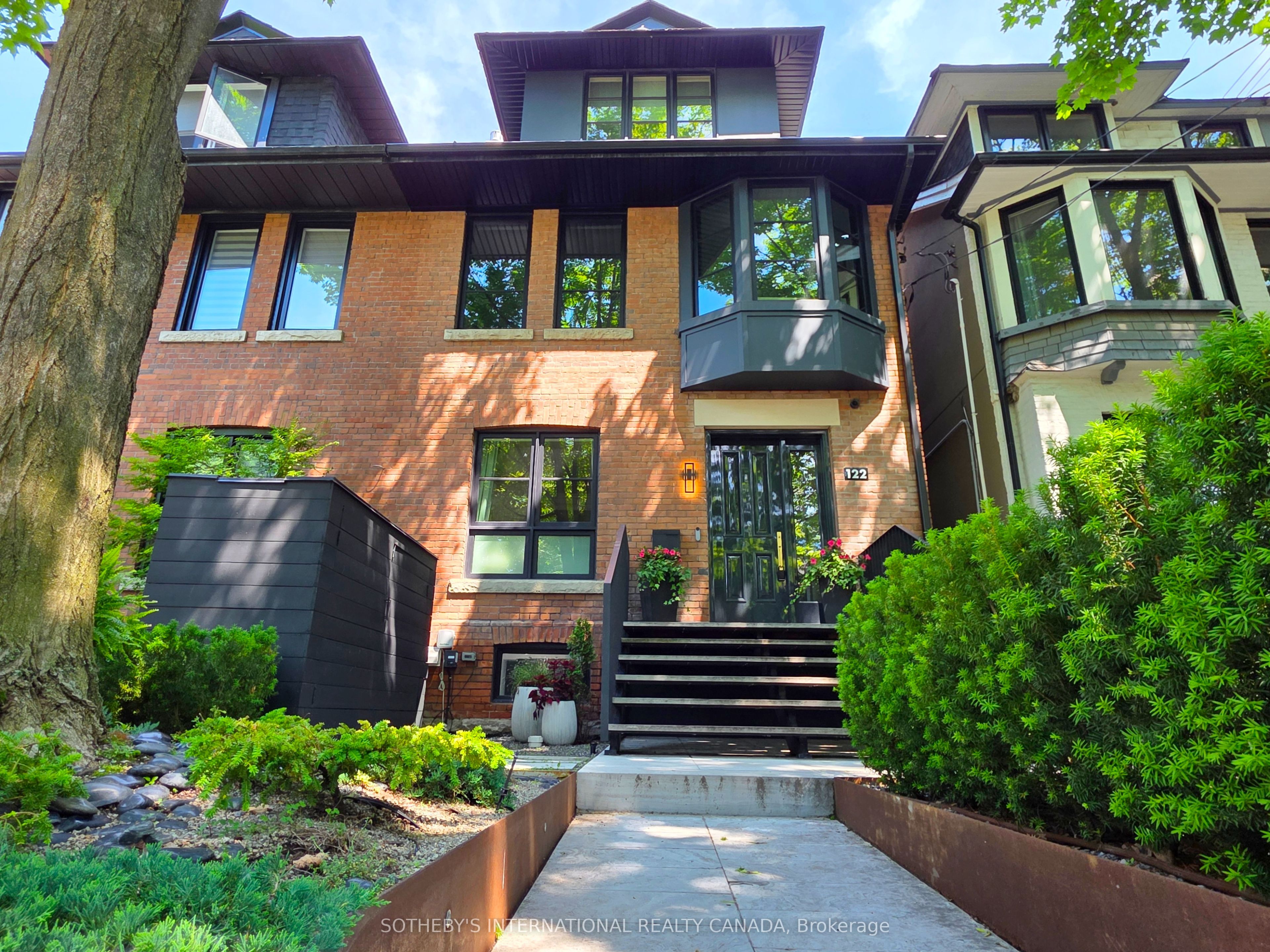 122 Macpherson Avenue, Toronto, ON M5R 1W8, London