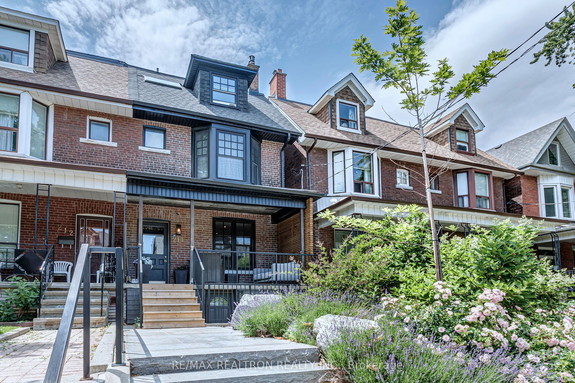 214 Grace Street, Toronto, ON M6G 3A6, Bradford