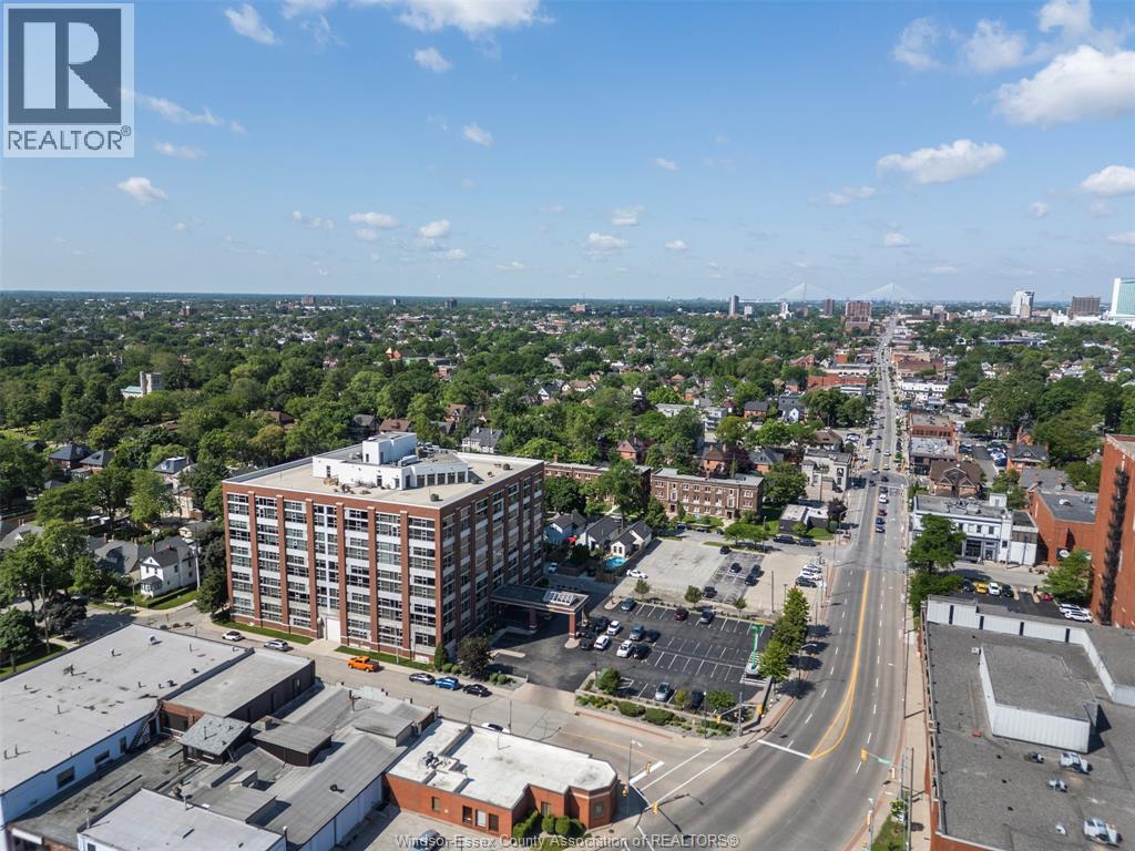 2175 Wyandotte Unit 301 photo 3