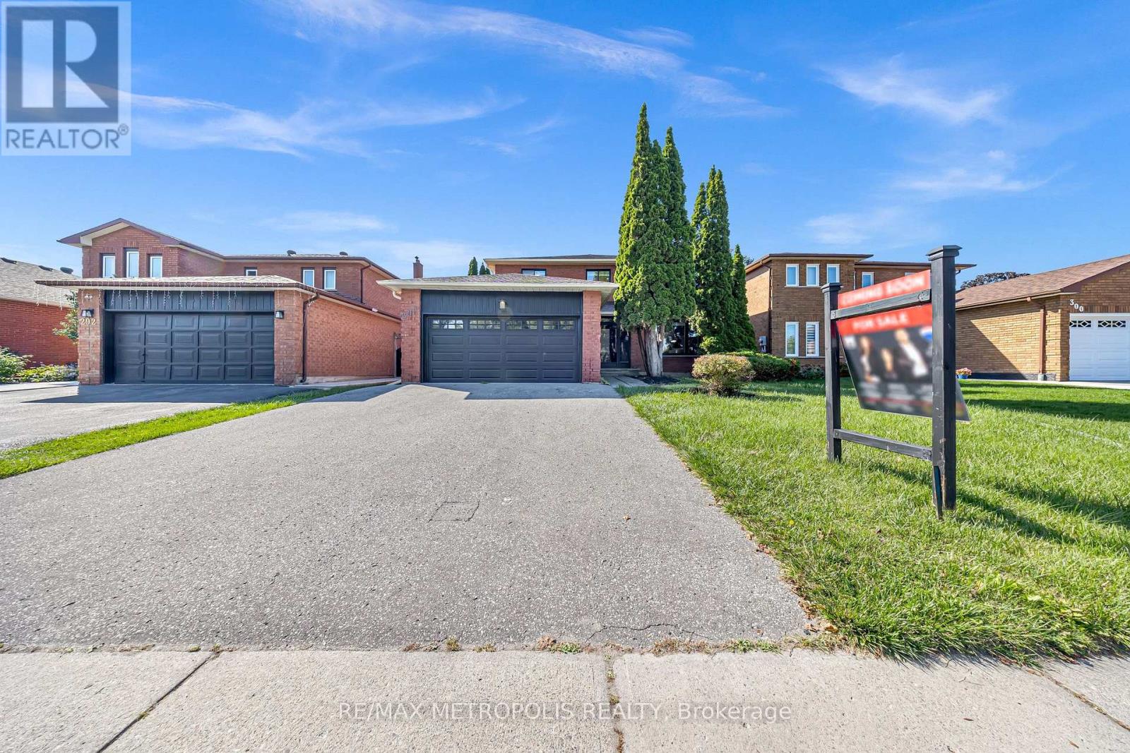 296 Thornton Road N, Oshawa, ON L1J 6T7, Oshawa