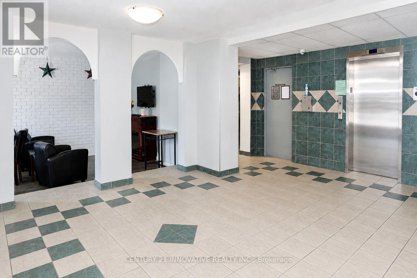 936 Glen Unit 101 photo 4