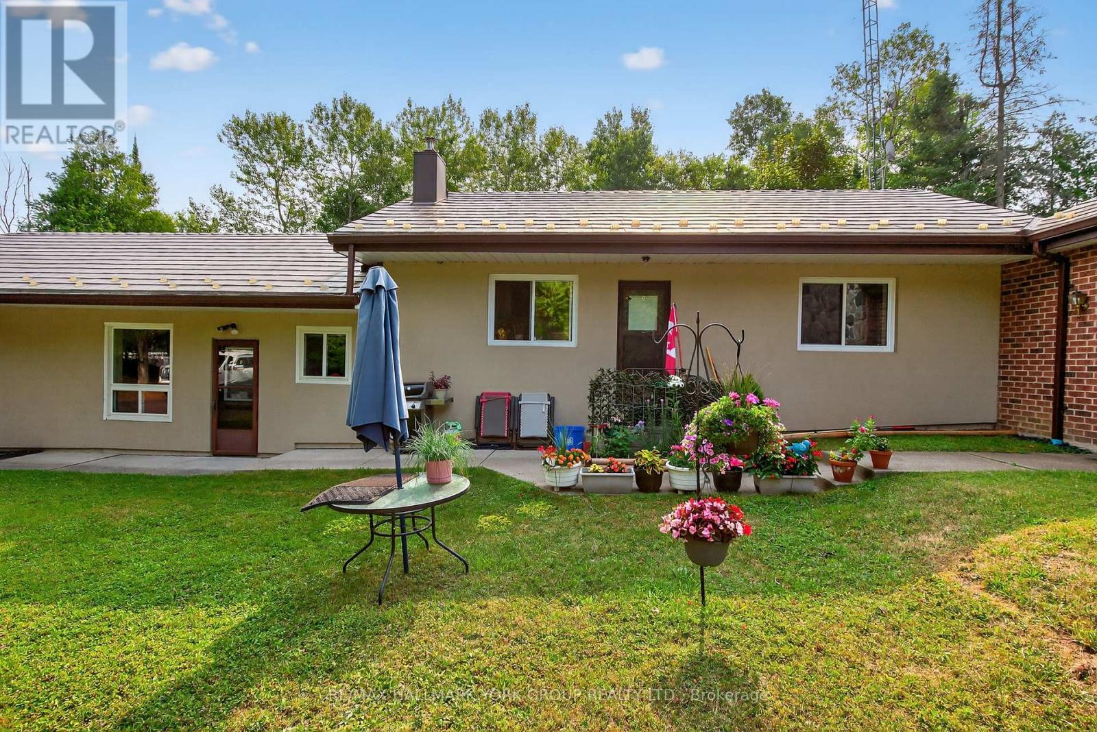 245 Davis photo 5