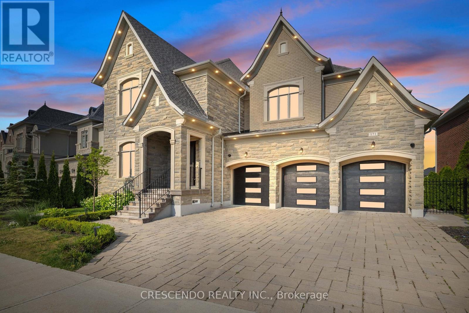171 Woodgate Pines