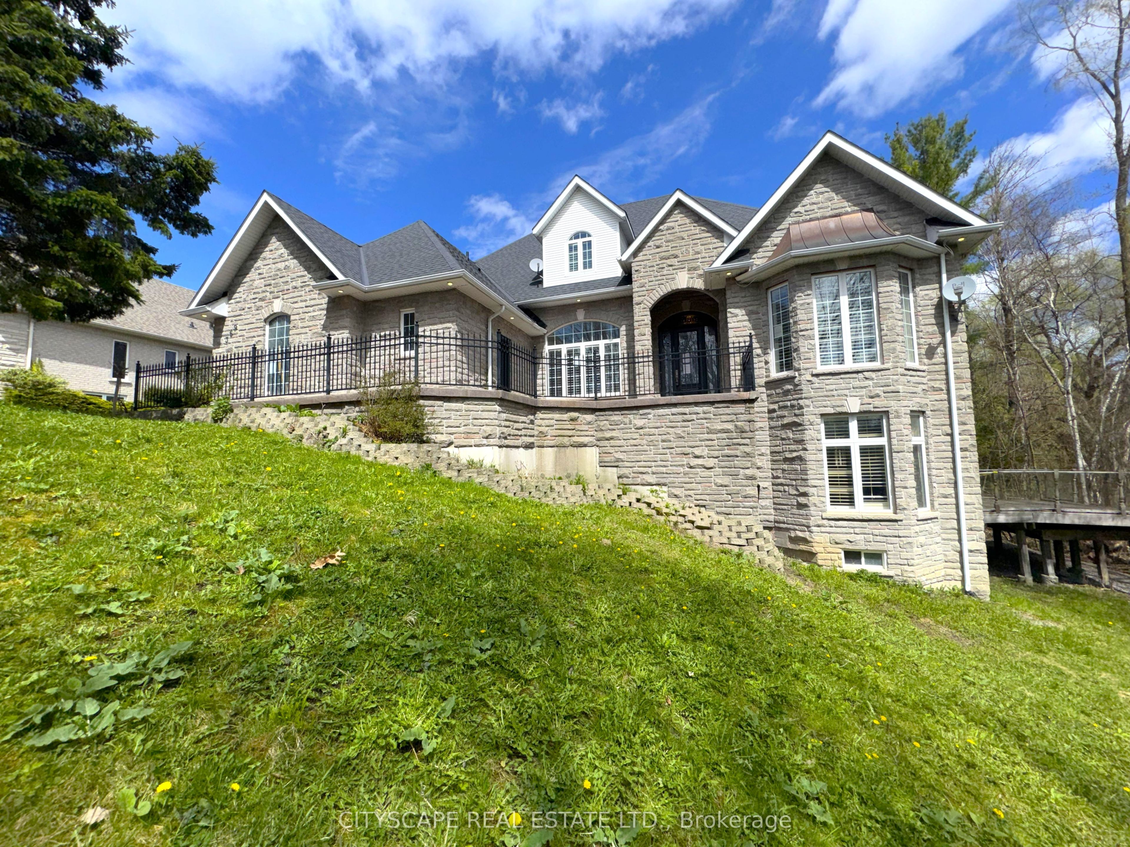 369 COVENTRY HILL TRAIL, Newmarket
