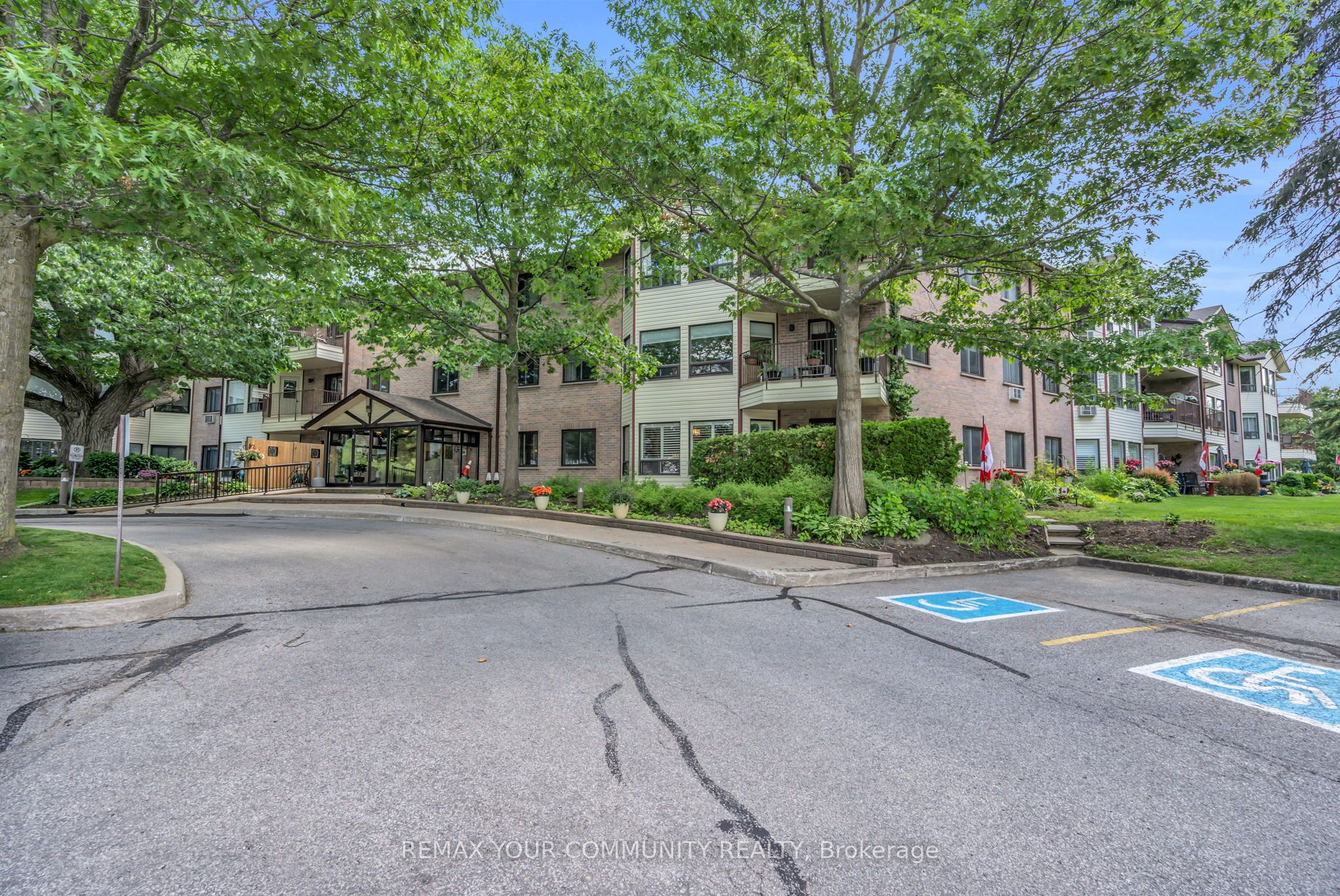 210 - 111 GREW BOULEVARD, Georgina