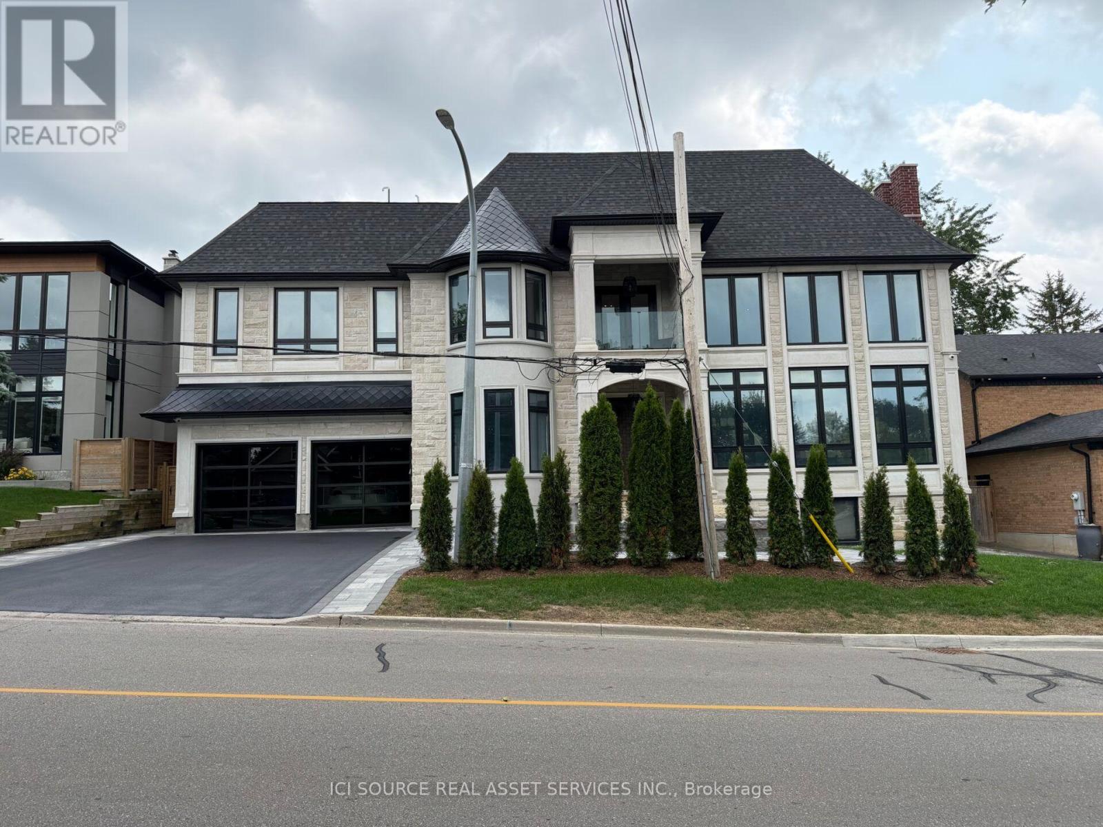 211 Kennedy Street W, Aurora, ON L4G 2L9, Aurora
