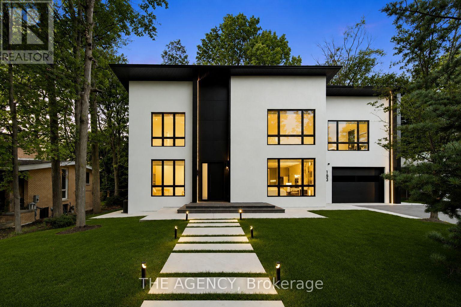 193 Beechwood Crescent, Newmarket, ON L3Y 1W2, Newmarket